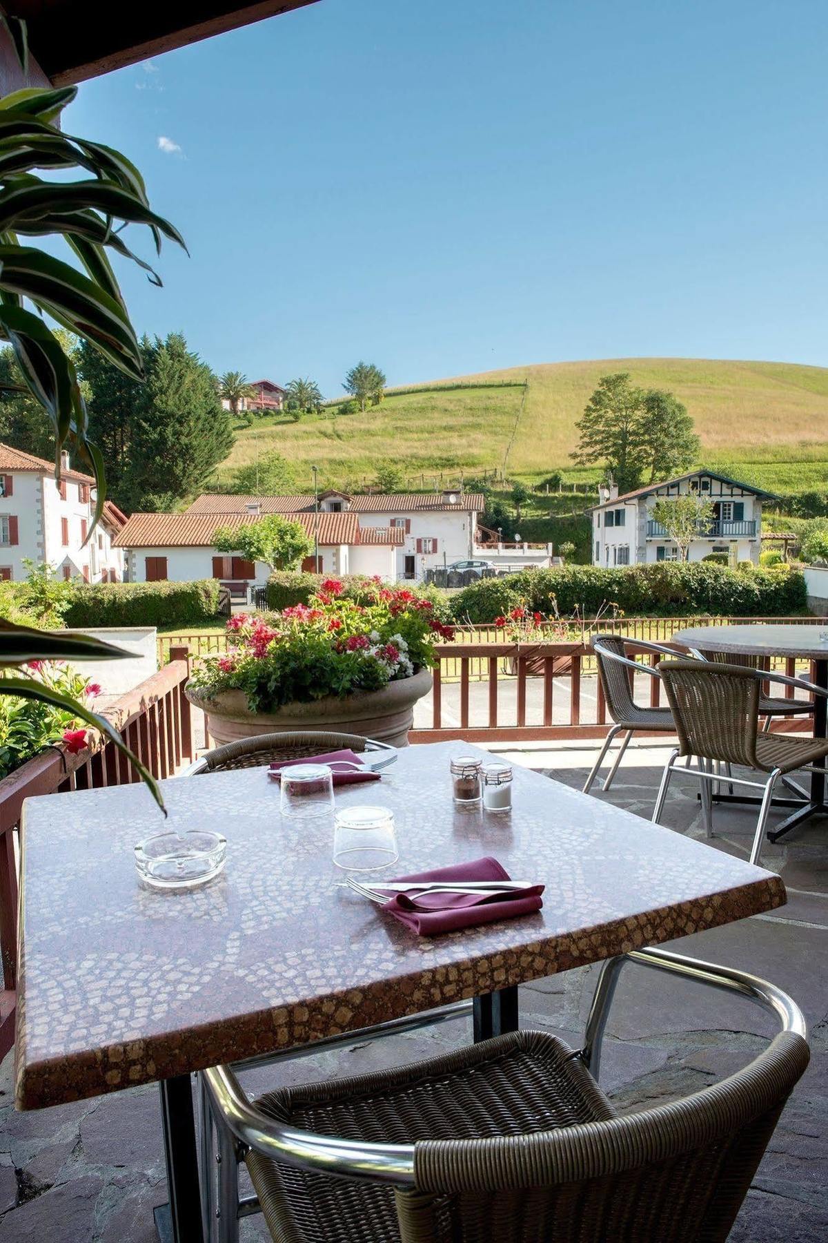 Logis Hotel Ur-Hegian Aïnhoa Kültér fotó